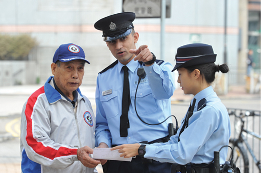 Photograph:Police officers offering help to a citizen