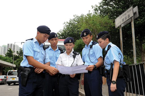 图片：警察机动部队执行职务