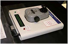 警察博物館專題展館內展出的摩斯電碼機。