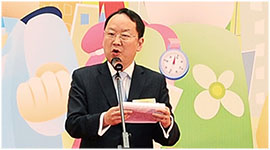 香港青年獎勵計劃理事會主席陳仲尼接受少訊訪問。