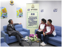 劉Sir（左）提醒青少年釐清人生目標，勇敢朝著理想邁進。