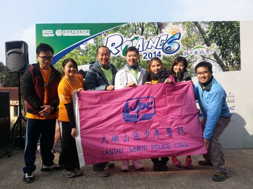 一月十九日，大嶼山區少訊參加由香港青年獎勵計劃（HKAYP）舉辦的「Rogaine 6全方位團隊定向大挑戰比賽」。比賽前少訊中央諮詢委員會委員胡健民（中）與一眾少訊合照打氣。