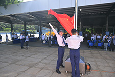 中式升旗比賽參賽者表現認真，務求奪得獎項