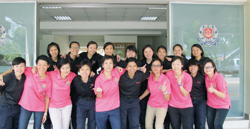 A delegation of six woman officers of Tango Company pays their first visit to the Special Woman Task Team (SWTT) of the Singapore Police Force. SWTT plays a similar role as Tango, comprising female officers who deal with protests and demonstrations involving women and children. The delegation also takes part in SWTT officersÕ annual re-certification training.