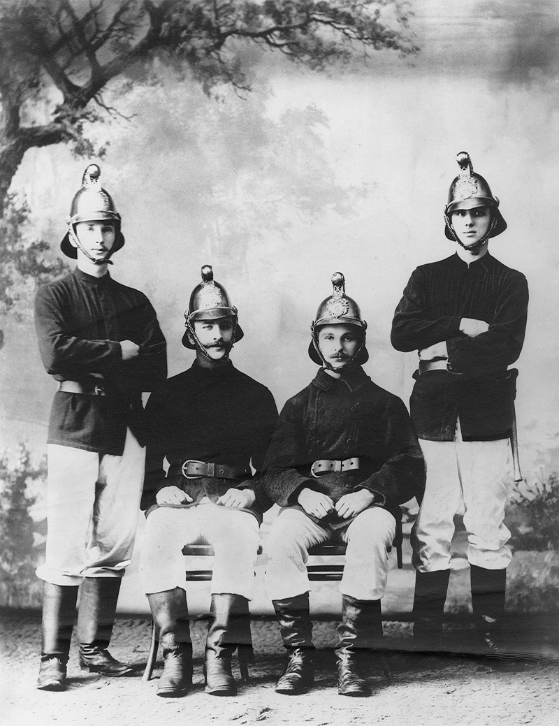 A group photo of Fire Brigade members, the 19th century.