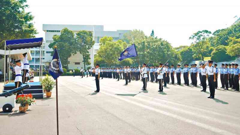 Mr Ma taking the salute by probationary inspectors and recruit police constables