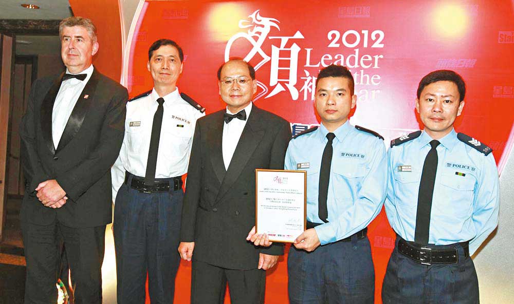 SP Mui, SGT Lee and PC Yeung share a proud moment for the Force with CP and Mr Morgan