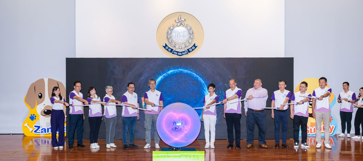 The Commissioner and officiating guests promote the awareness of “protecting animals and respecting lives”.