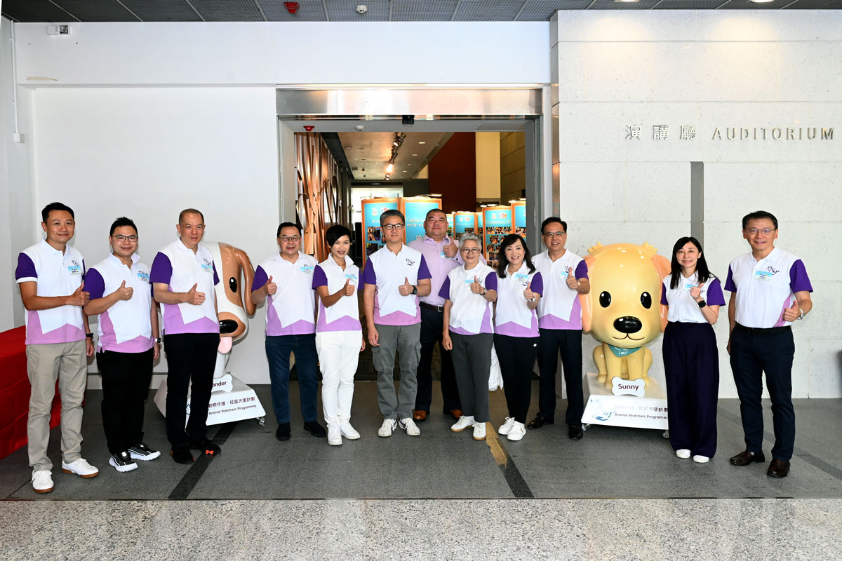 The Commissioner and officiating guests promote the awareness of “protecting animals and respecting lives”.