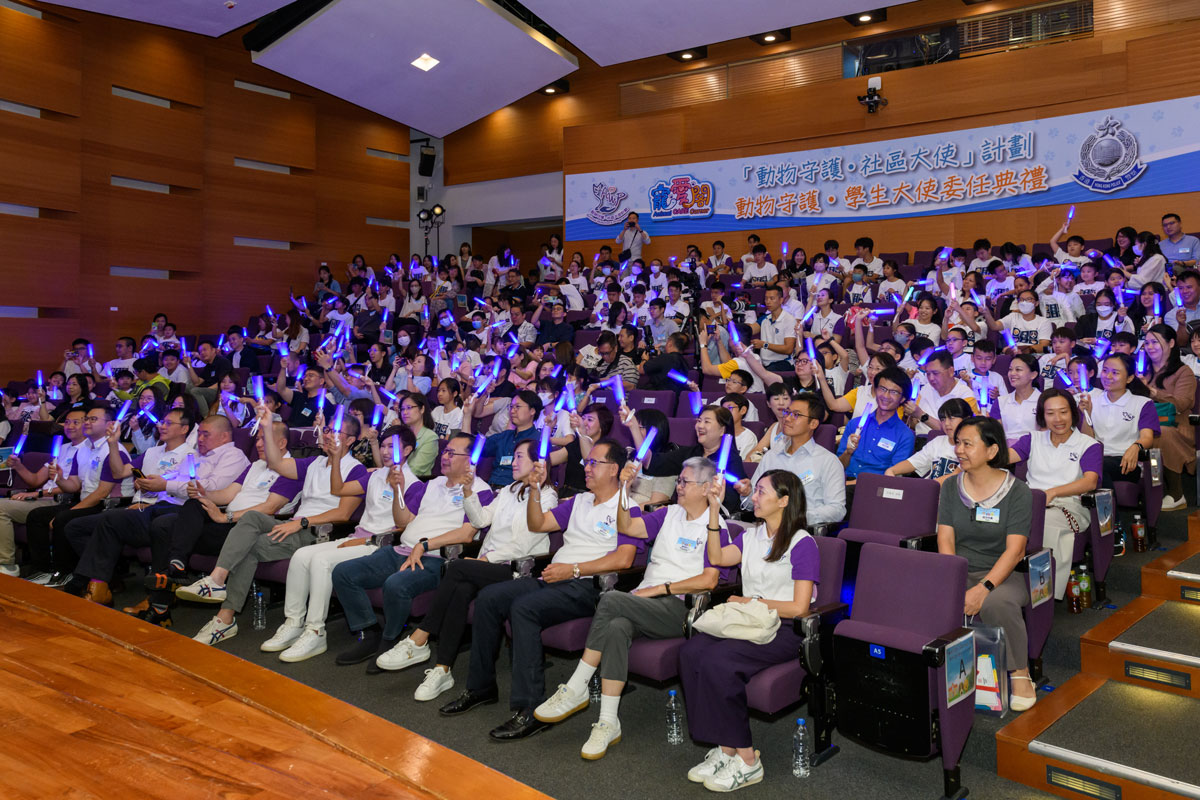 All members of the audience participate in the interactive drama.