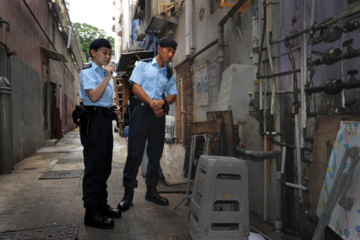 图片：警员巡逻中