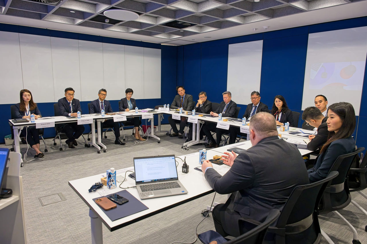 人員在誠信管治圓桌會議中積極交流。