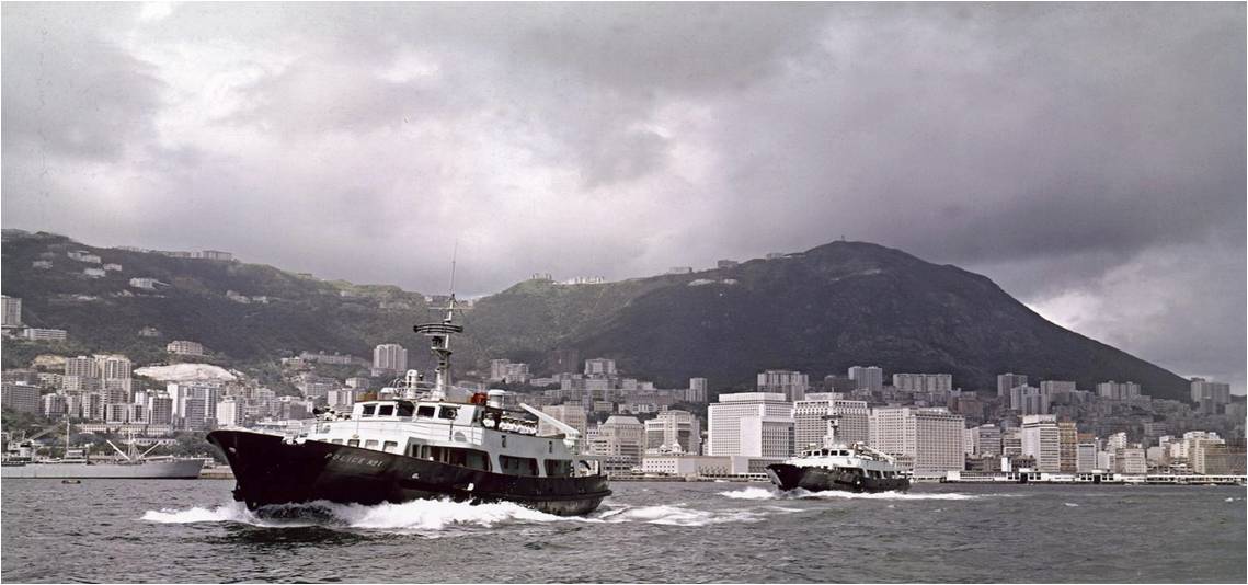 於1965年，警輪1號和2號在完成試航後隨即在海港航行
