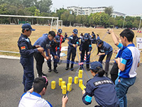 一眾少訊和深圳龍崗少年警營的少警合力挑戰歷奇活動