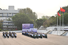 穿著整齊新制服的少訊會員聯同五個紀律部及其他九個青少年制服團隊在香港警察學院進行步操匯演及升旗儀式