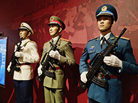 展覽廳內設有穿著不同製服的軍官模型