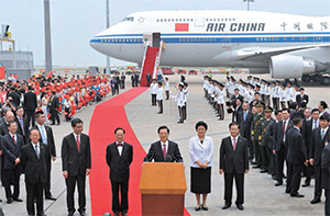 Police officers discharge their duties effectively during the visit of President Hu Jintao and at various celebratory activities for the 15th Anniversary of the Establishment of the HKSAR to ensure that they are held smoothly.