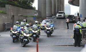 警队护送组护送国家主席胡锦涛。
