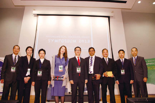 Psychological Services Group organises a symposium entitled Positive Individuals, Positive Organization to mark its 30th anniversary at Police Headquarters. The conference is the first of its kind held in Hong Kong, bringing together representatives from all disciplined departments to discuss and share their experiences in providing psychological support to their staff. 