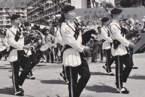 Good Citizen Award Scheme, organised by the Police Public Relations Branch and sponsored by the Hong Kong General Chamber of Commerce, aims at commending those members of the public who assist the Police to fight crimes. The scheme marks its 40th Anniversary this year. More than 3,900 persons have been commended over the years. 