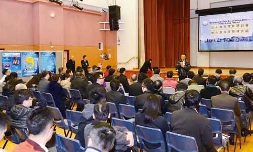 Hong Kong Island Regional Crime Prevention Office hosts a seminar on the prevention of burglary for building management
companies and security personnel in order to heighten their awareness of security.