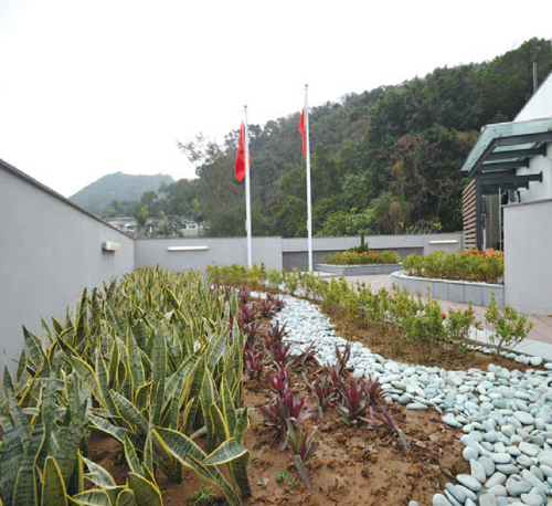 The new Lamma Island Police Post
aims at improving service, enhancing
security and providing more comfort
for members of the public.