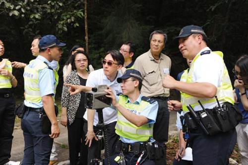 东九龙总区交通部人员为独立监察警方处理投诉委员会示范反超速驾驶执法行动。