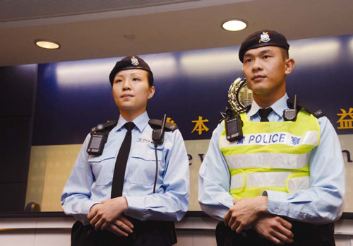 西九龍總區衝鋒隊參與隨身攝錄機實地測試計劃，計劃可提升警隊在調查個案的透明度。