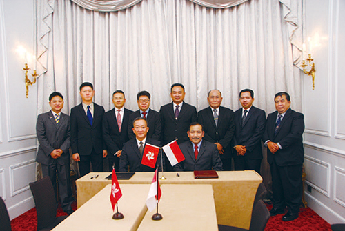 Director of Crime and Security Lo Mung-hung (front row left) leads a delegation to attend the 83rd INTERPOL General Assembly in Monaco. He also signs a Memorandum of Understanding on General Police Operations with the Indonesian National Police.