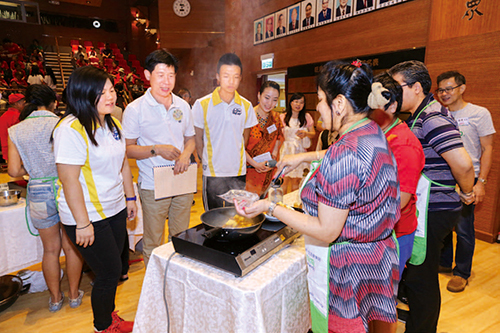 Mongkok District organises Mong Kok Community Top Chef Competition 2014 for the local community to understand different culinary cultures.