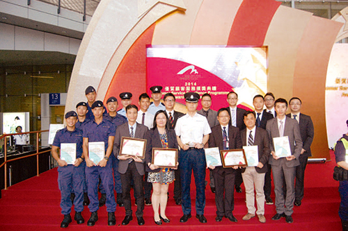 機場警區在機場管理局舉辦的「優質顧客服務頒獎典禮」中獲頒多個傑出獎項。