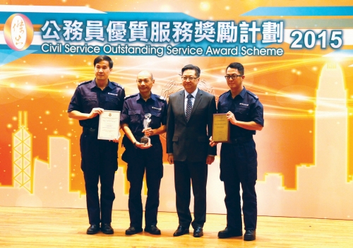 The development of an emergency landing platform to assist with the safe
evacuation of people from a hazardous shoreline was awarded a Gold Prize &
Special Citation Award (Innovation) at the Civil Service Outstanding Services
Award Scheme 2015.