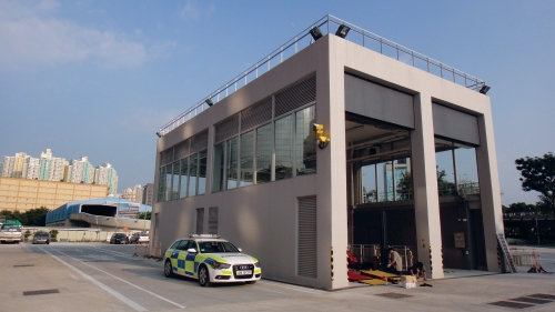 The Police Vehicle Detention and Examination Centre inKowloon Bay provides upgraded facilities including acovered vehicle examination workshop, new equipment,car parking and auxiliary facilities.