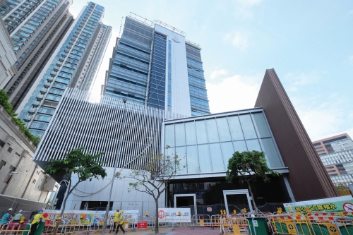 The Yau Ma Tei Divisional Police Station is
relocated to 3 Yau Cheung Road to facilitate
construction of the Central Kowloon Route
tunnel.