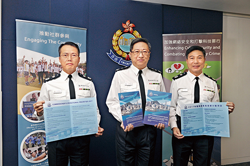Commissioner Lo Wai-chung (centre), Deputy Commissioner (Management) Chau Kwok-leung (right) and Deputy Commissioner (Operations) Lau Yip-shing reviewed the crime situation in 2016 at a press conference.