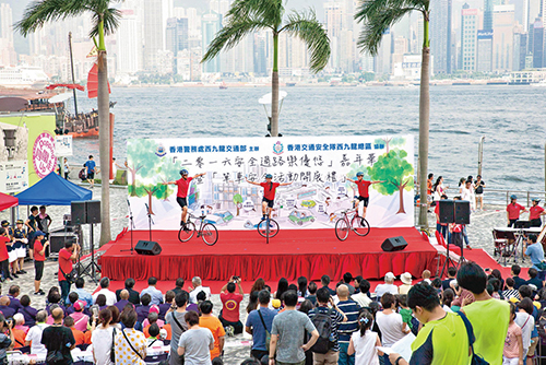 To disseminate safe cycling and road safety messages, Traffic Kowloon West staged the Carnival on Safe and Joyful Crossing. 