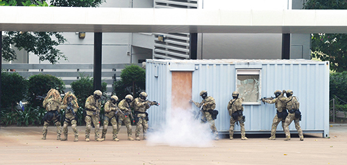 警察学院举行开放日，以庆祝成立十周年。活动吸引约七千名市民参加。