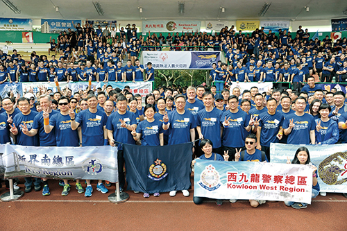 一千六百二十五名警队人员参与香港特殊奥运执法人员火炬跑，筹得超过八十万善款。