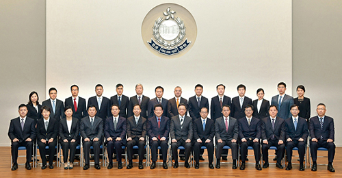 公安部副部長陳智敏（前排左七）率領內地代表團到訪警察總部，出席「香港回歸後內地公安機關與香港警方第二十四次工作會晤」。