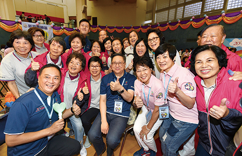 Commissioner Lo Wai-chung is pictured with members of Senior Police Call members at a Senior Police Call event. 