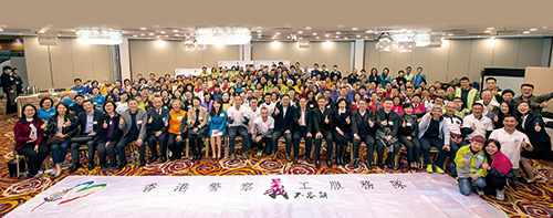 Commissioner Lo Wai-chung is pictured with members of Police Volunteer Service Corps. 