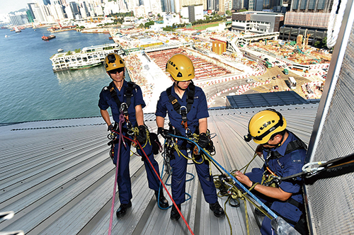 In celebration of the 20th Anniversary of the Establishment of the Hong Kong Special Administrative Region, President Xi Jinping and his wife Peng Liyuan visited Hong Kong for three days, during which a number of large-scale celebration events were held. The Force deployed multiple units in an extensive counter terrorism security operation, doing its utmost to ensure that the President’s visit and related events were managed in a safe, secure and orderly manner. 