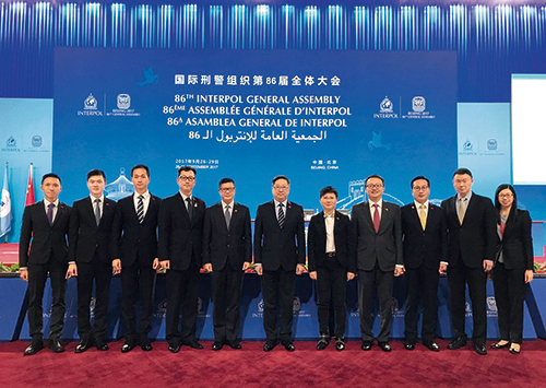 Commissioner Lo Wai-chung led a delegation to the 86th INTERPOL General Assembly in Beijing in September. Mr Lo also held short discussions with the President of INTERPOL and representatives of the French, German and Thai police authorities on ways of combatting transnational crime and terrorism, and on forging international collaboration.