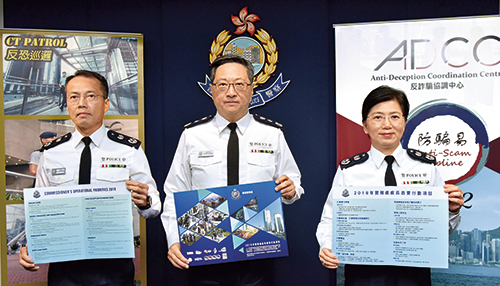Commissioner Lo Wai-chung (centre), Deputy Commissioner (Operations) Lau Yip-shing (left) and Deputy Commissioner (Management) Chiu Wai-yin (right) at a press conference at which they reviewed the crime situation in 2017.