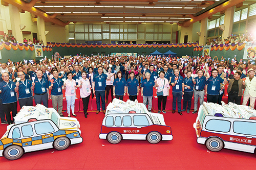 Over 600 Senior Police Call members and guests attended the launching ceremony of “Share the Love – Senior Police Call” to express their care for the elderly.