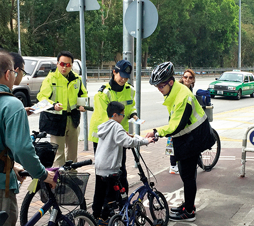 Traffic New Territories North co-operated with St. John Ambulance Brigade to promote cycling safety.