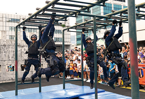 機場特警組舉行開放日，以慶祝成立四十周年。在機場警署的活動吸引約3 400名市民參加。