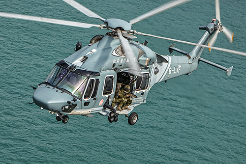 Special Duties Unit officers undertake aerial training.