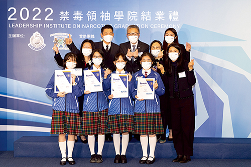 The L.I.O.N. Graduation Ceremony cum High Table Dinner was held in December where the Commissioner of Police, Mr Siu Chak-yee, presented awards to outstanding graduates.