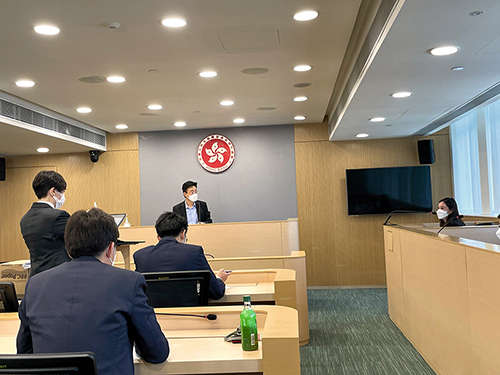 Trainees of the first MLEC Course undergo a moot court practice session to understand the professional ethics and procedures of providing expert testimony.